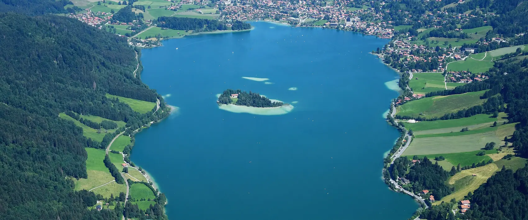 Schliersee aus der Luft mit der Insel Wörth