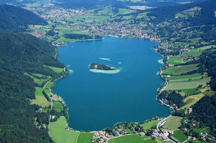 Schliersee aus der Luft mit der Insel Wörth